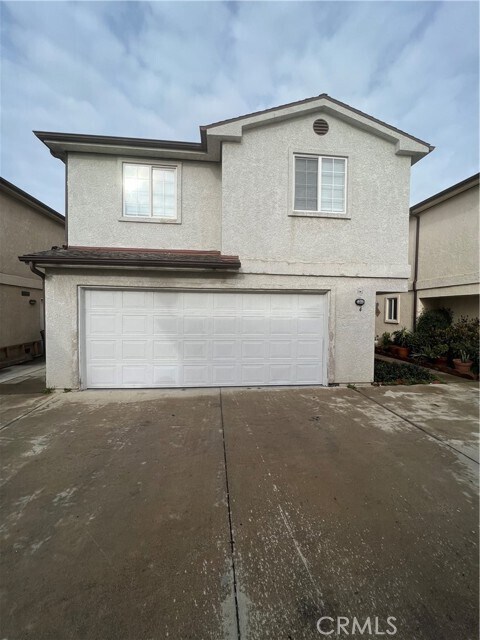 Foto principal - 9155 Cedros Ave