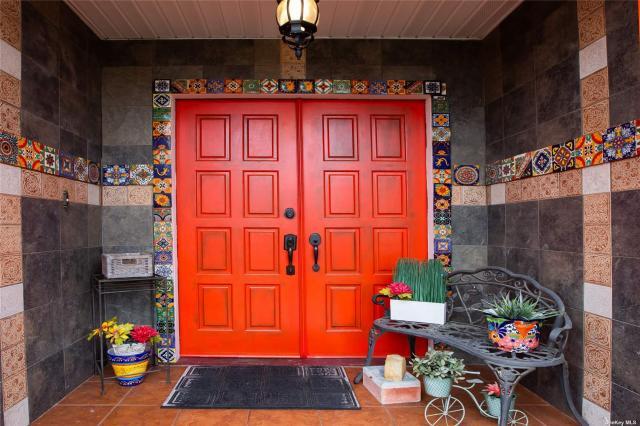 Photo - 6 bedroom in Plainview NY 11803 House