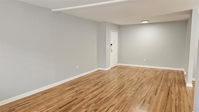 Foto del edificio - 810 Blooming Grove Turnpike