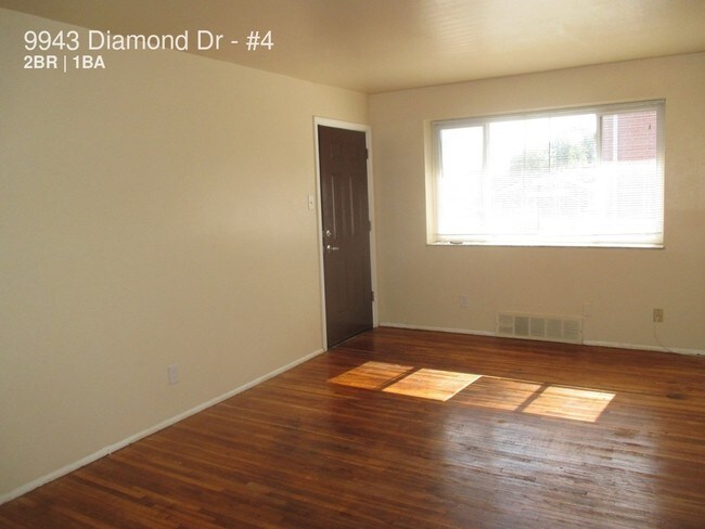 Building Photo - 9943 Diamond Dr
