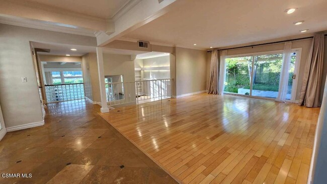 Building Photo - 18055 Lake Encino Dr