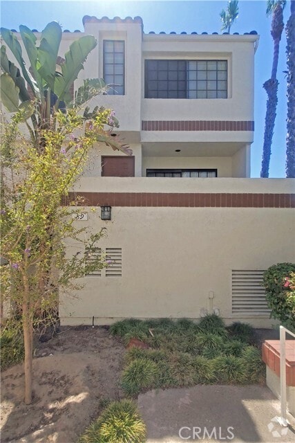 Building Photo - 2931 Plaza del Amo