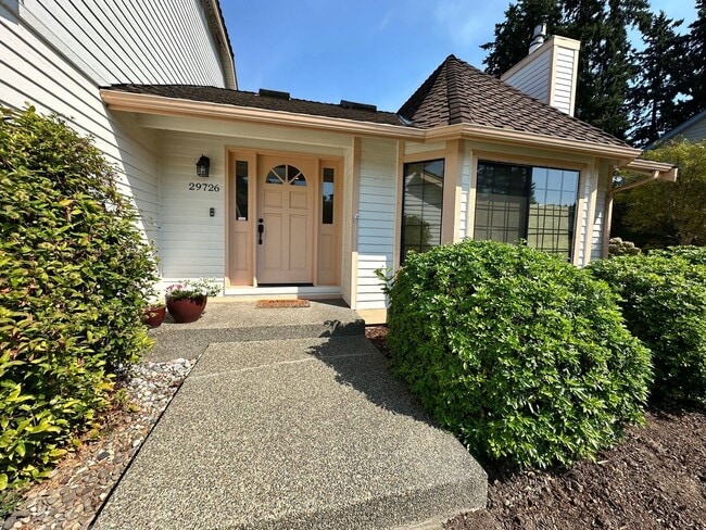 Building Photo - Stunning large 3 bedroom home in West Aubu...