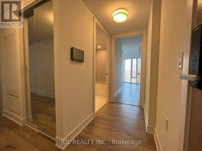 Photo du bâtiment - 575-1575 Bloor St E
