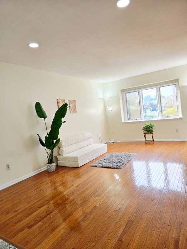 Foto del edificio - 821-21 Creek Ct