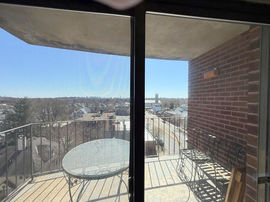 Foto principal - 2353 Massachusetts Ave