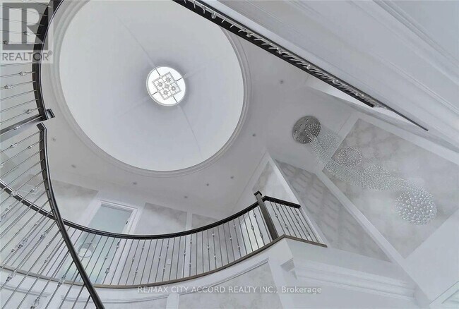 Building Photo - 98 Upper Canada Dr
