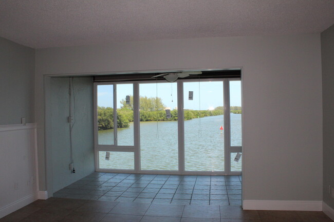 Building Photo - 1617 Minutemen Causeway