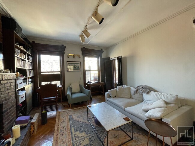 Foto del edificio - 203 BERKELEY PLACE 4R