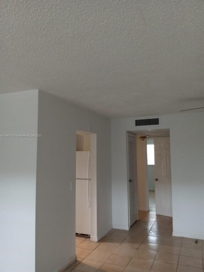 Foto del edificio - 4160 NW 21st St