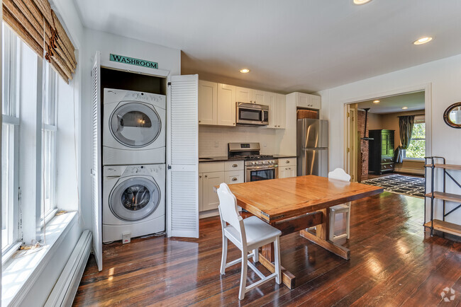Building Photo - 219 Pavonia Ave