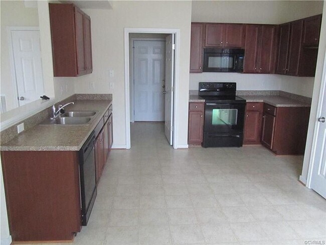 Foto del edificio - Beautiful West End 2-Story 4 Bedroom Colonial Home