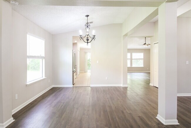 Foto del edificio - 6602 River Falls Dr