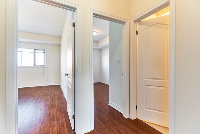 Building Photo - Spacious 2 bedroom unit with outdoor space