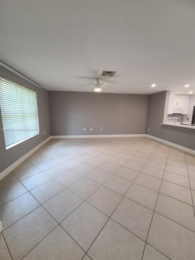 Foto del edificio - 305 NW 109th Ave