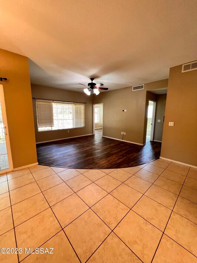 Foto del edificio - 1500 E Pusch Wilderness Dr