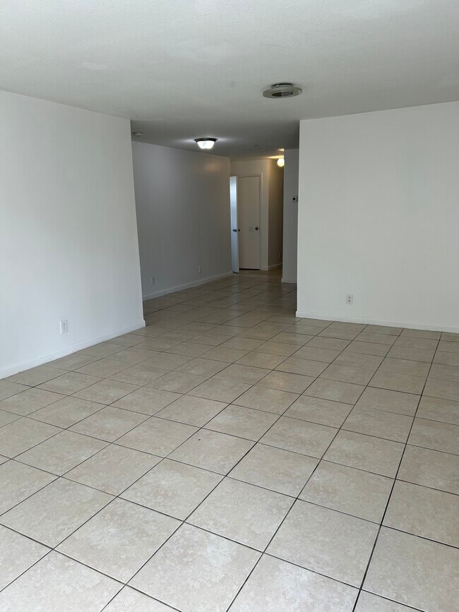 Foto del edificio - 5719 NW 27th Ct