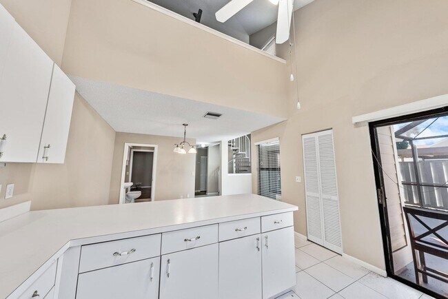Building Photo - 1102 Summerwinds Ln
