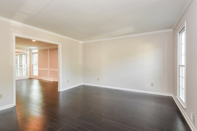 Foto del edificio - 1502 Oakmoor Pl