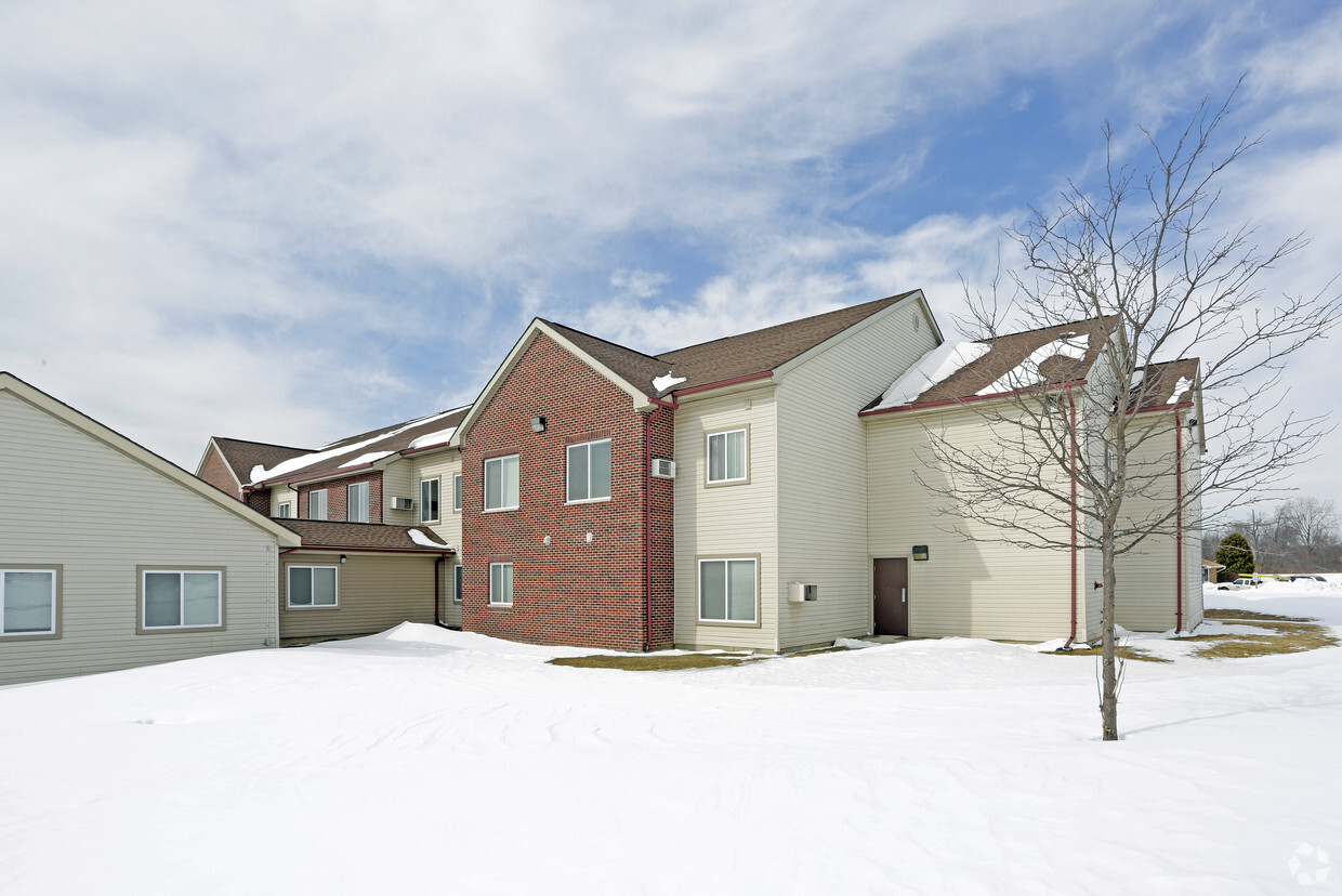 Building Photo - Pontiac Plains