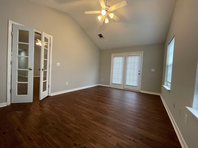 Building Photo - 3000 Pandell Ct