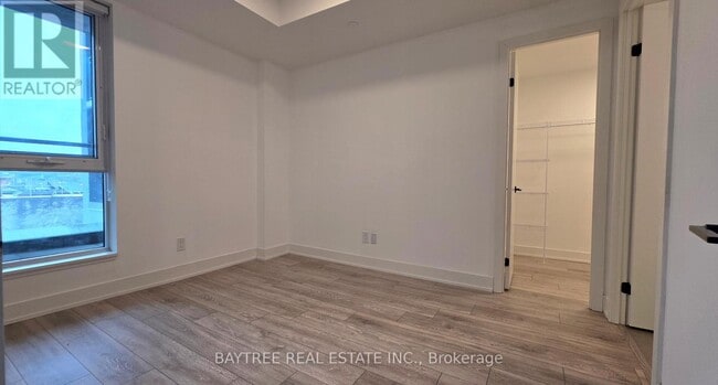 Photo du bâtiment - 1285 Queen St E