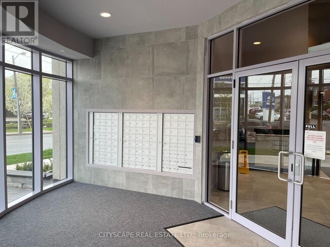 Building Photo - 2433 Dufferin St