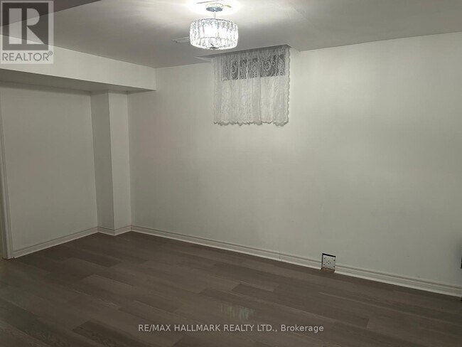 Photo du bâtiment - 531 Reeves Way Blvd