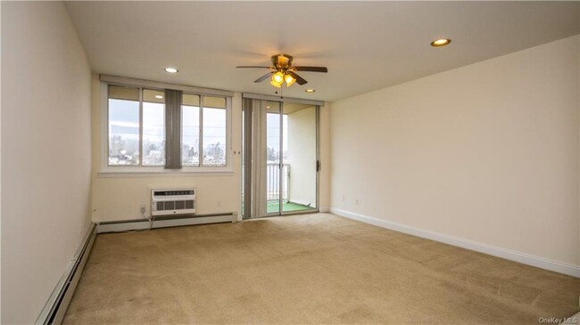 Building Photo - 141 E Lake Blvd