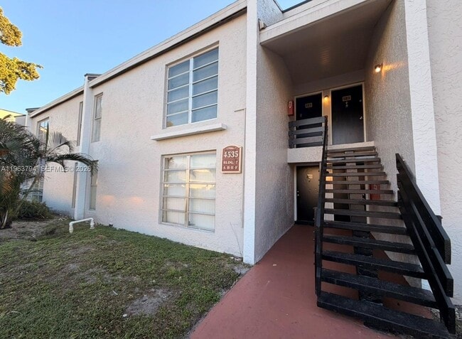 Foto del edificio - 4535 Treehouse Ln