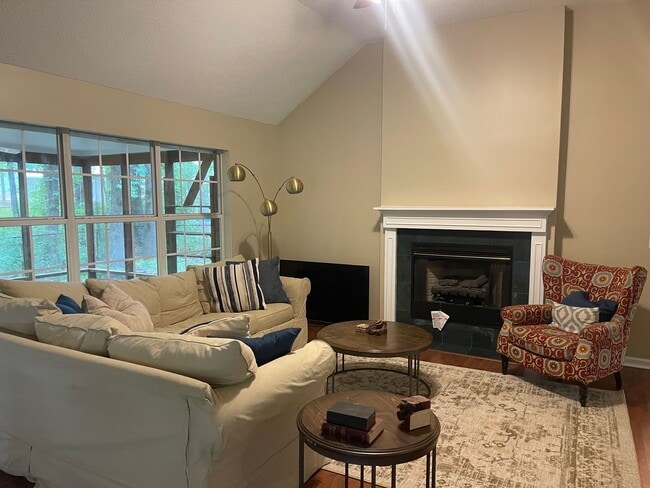 Foto del edificio - 3 bedroom 2 bath house