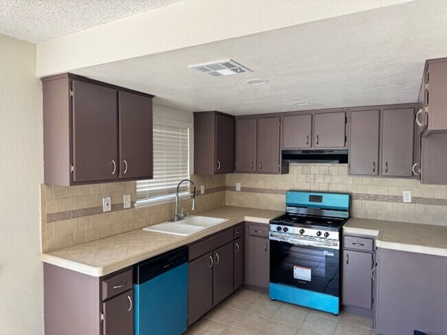 Foto del edificio - Remodeled 3+2 On Large Lot
