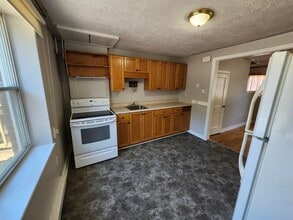 Building Photo - 47 McKenna Crescent