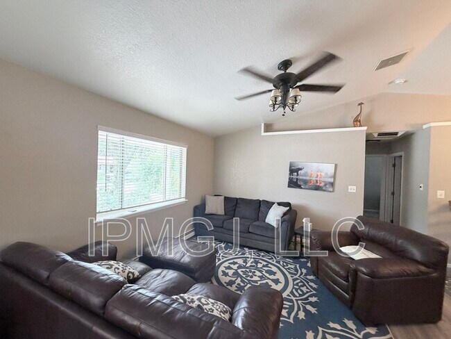 Building Photo - 2718 Del Mar Dr