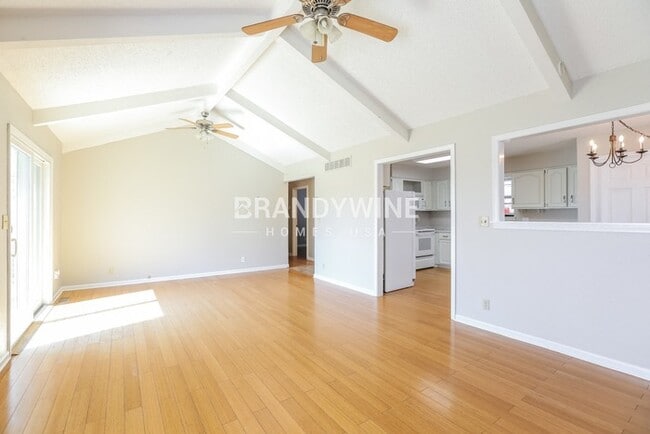 Building Photo - 611 W Walnut St