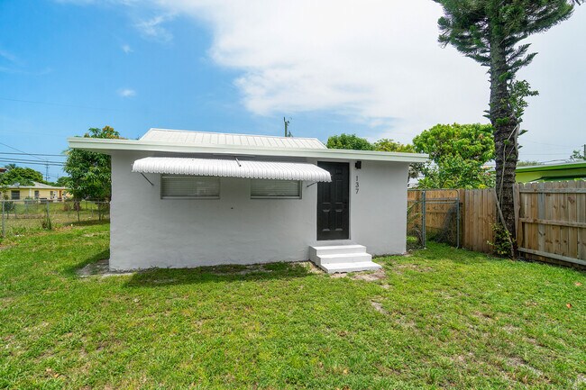 Foto del edificio - 137 SW 9th Ave