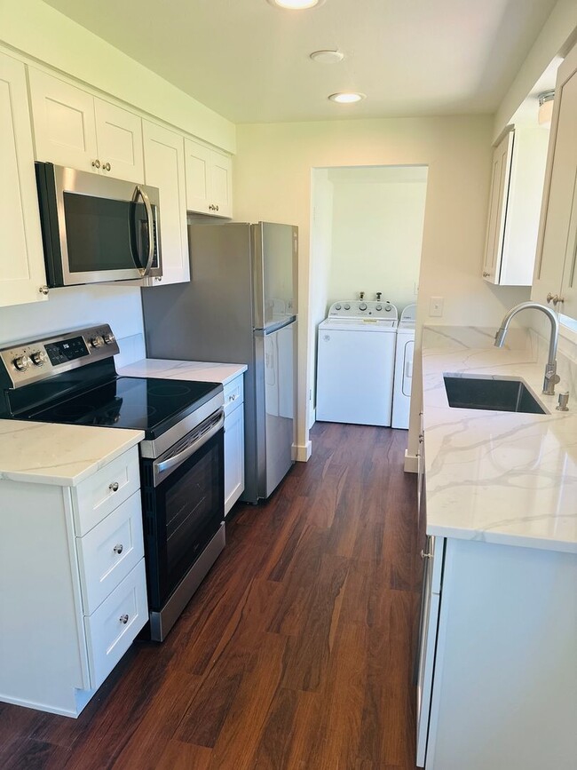 Building Photo - Charming and Newly Renovated One Level Home