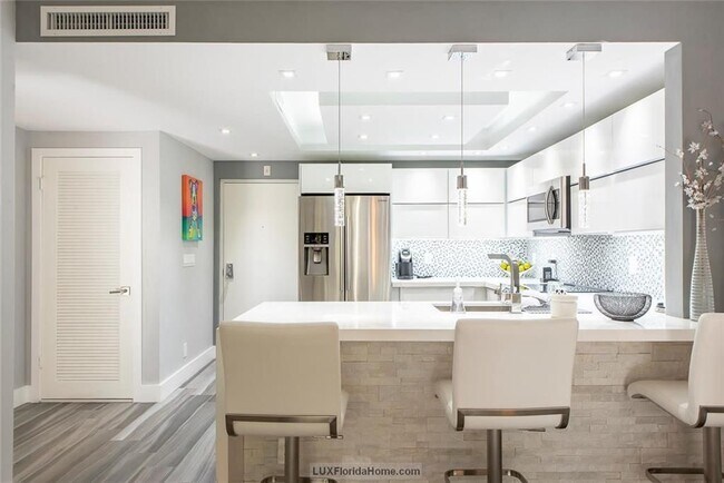 Foto del edificio - 900 River Reach Dr
