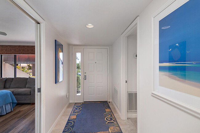 Building Photo - 6001 Forest Villas Cir
