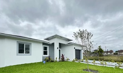 Building Photo - 655 NW 24th Ave