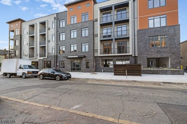 Foto del edificio - 44 W Price St