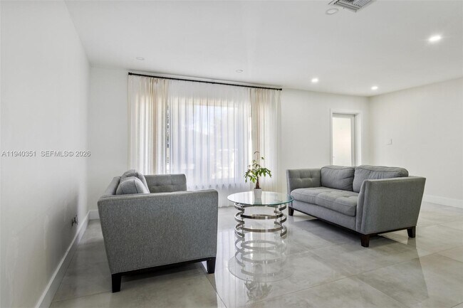 Foto del edificio - 8014 NW 101st Ave