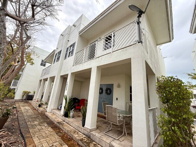 Foto del edificio - 1033 SW 9th Ct