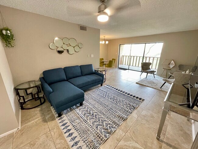 Foto del edificio - 8649 E Royal Palm Rd