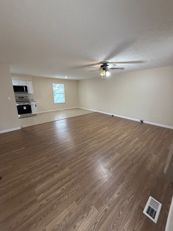 Building Photo - 104 Millard St