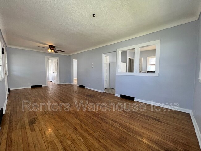 Building Photo - 4024 1st St