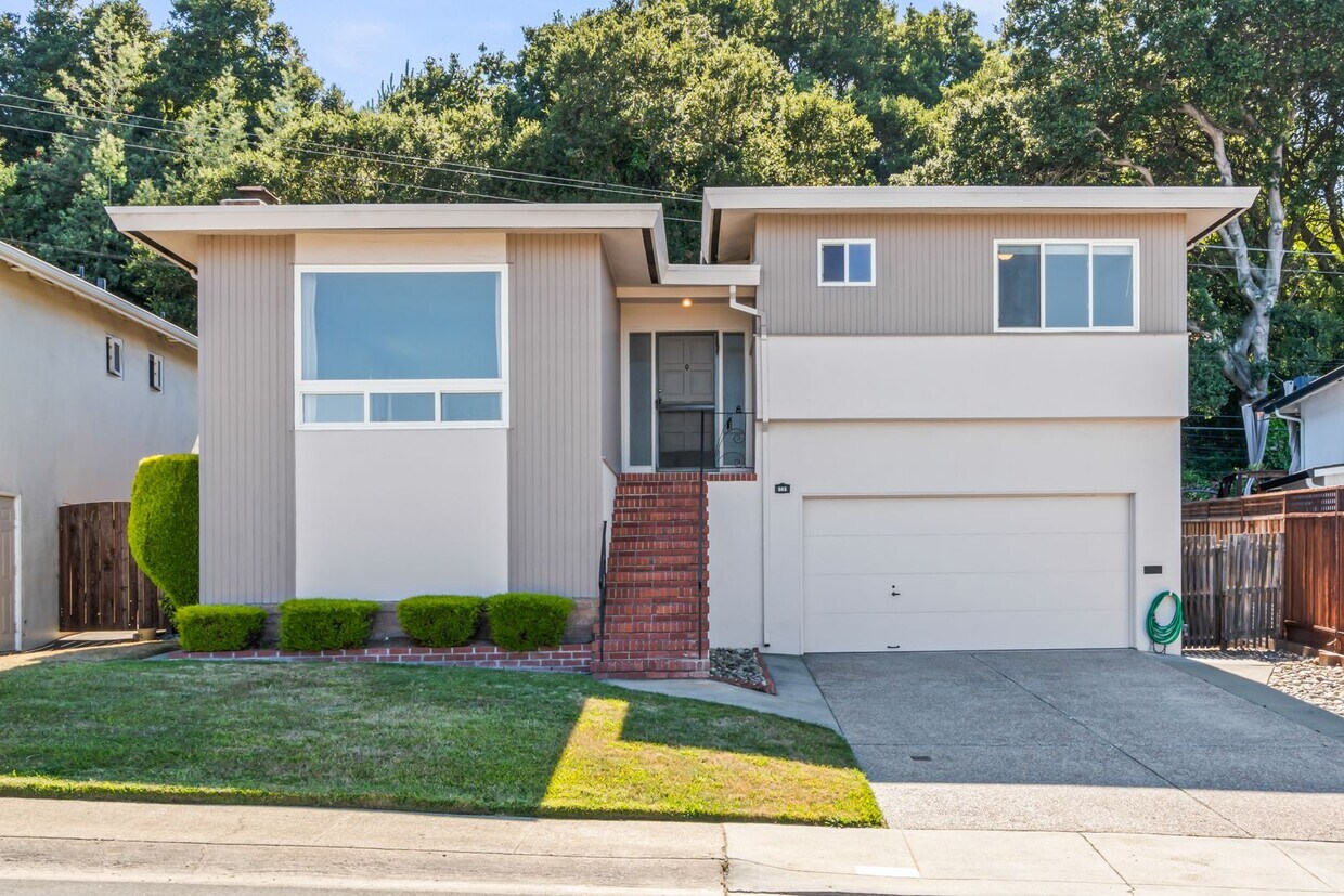 Primary Photo - Single-Family Home Located in Peaceful Nei...