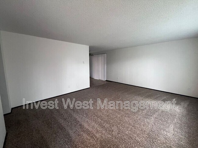 Building Photo - 3401 E 21st St