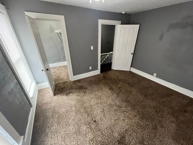 Building Photo - 3 Bedroom House - North River