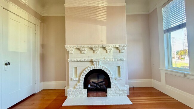 Foto del edificio - Charming Updated 2BR/1BA Marina Apartment ...